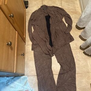 Cocoon yourself up buttery soft Barefoot Dreams lounge set